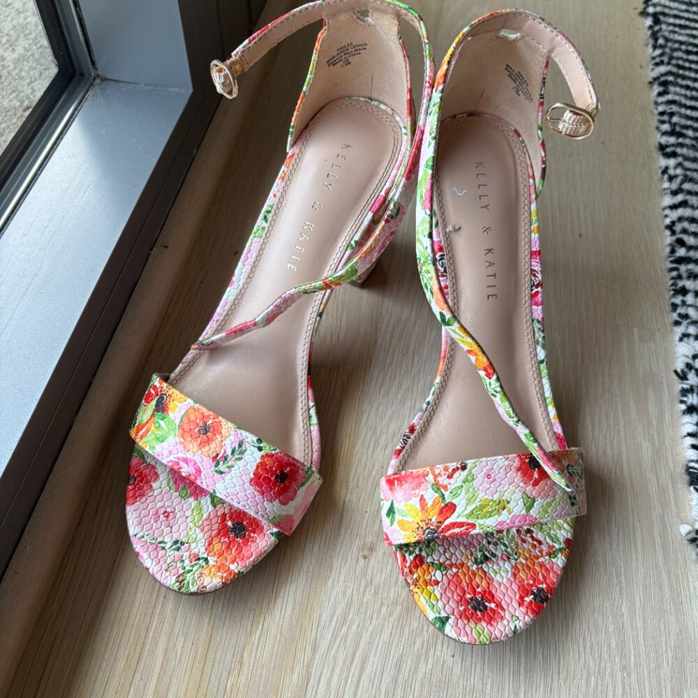 Kelly & Katie Hailee Heel Sandals (floral)